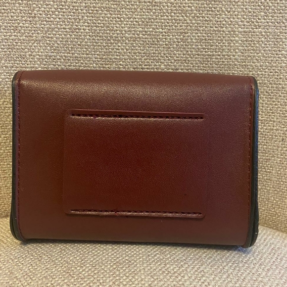 *ONLY ONE LEFT!! Trendy 3-in-1 Crossbody Bag, NWT - Picture 9 of 10